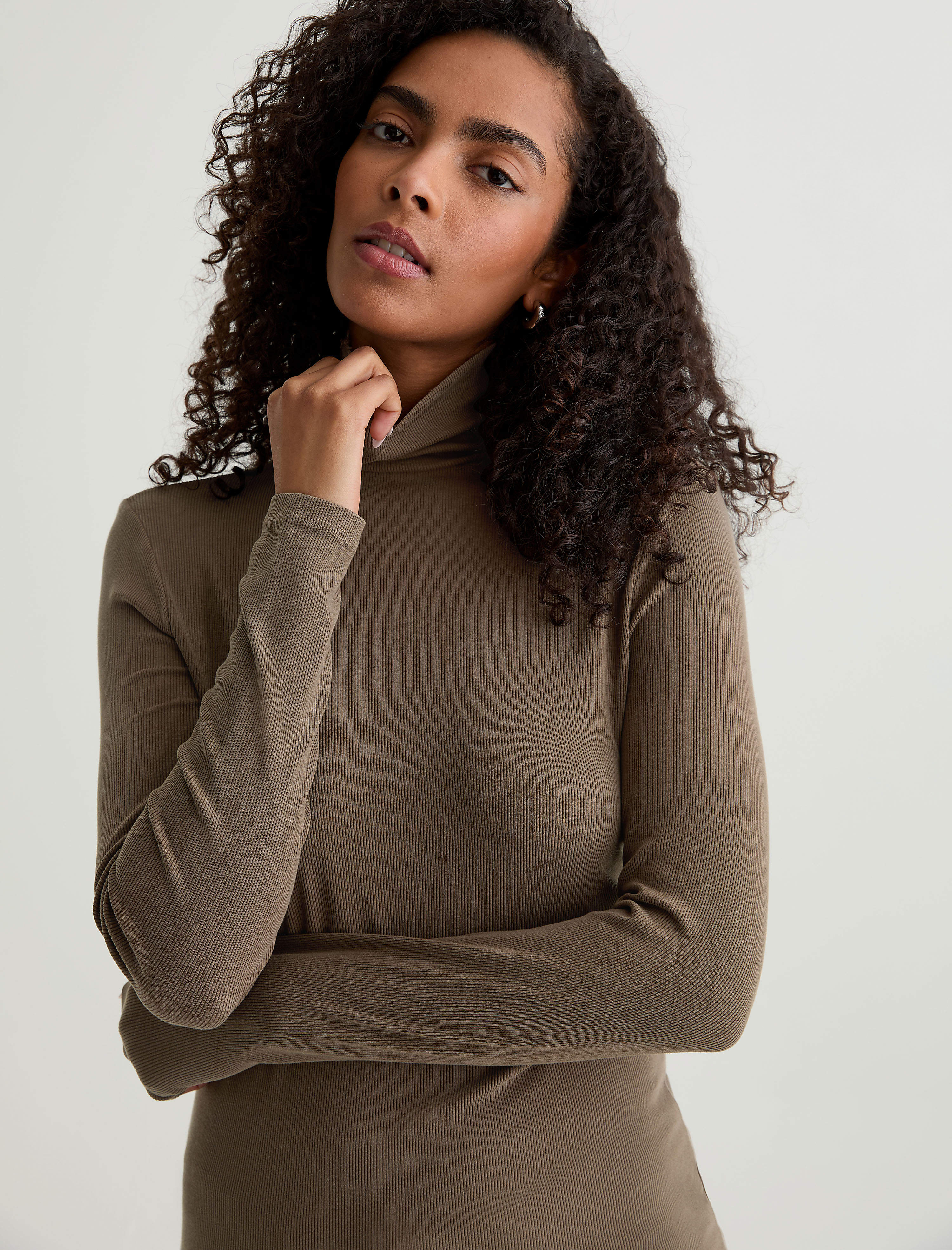 Women Chels Turtleneck Taupe Grey at AG Jeans Official Store