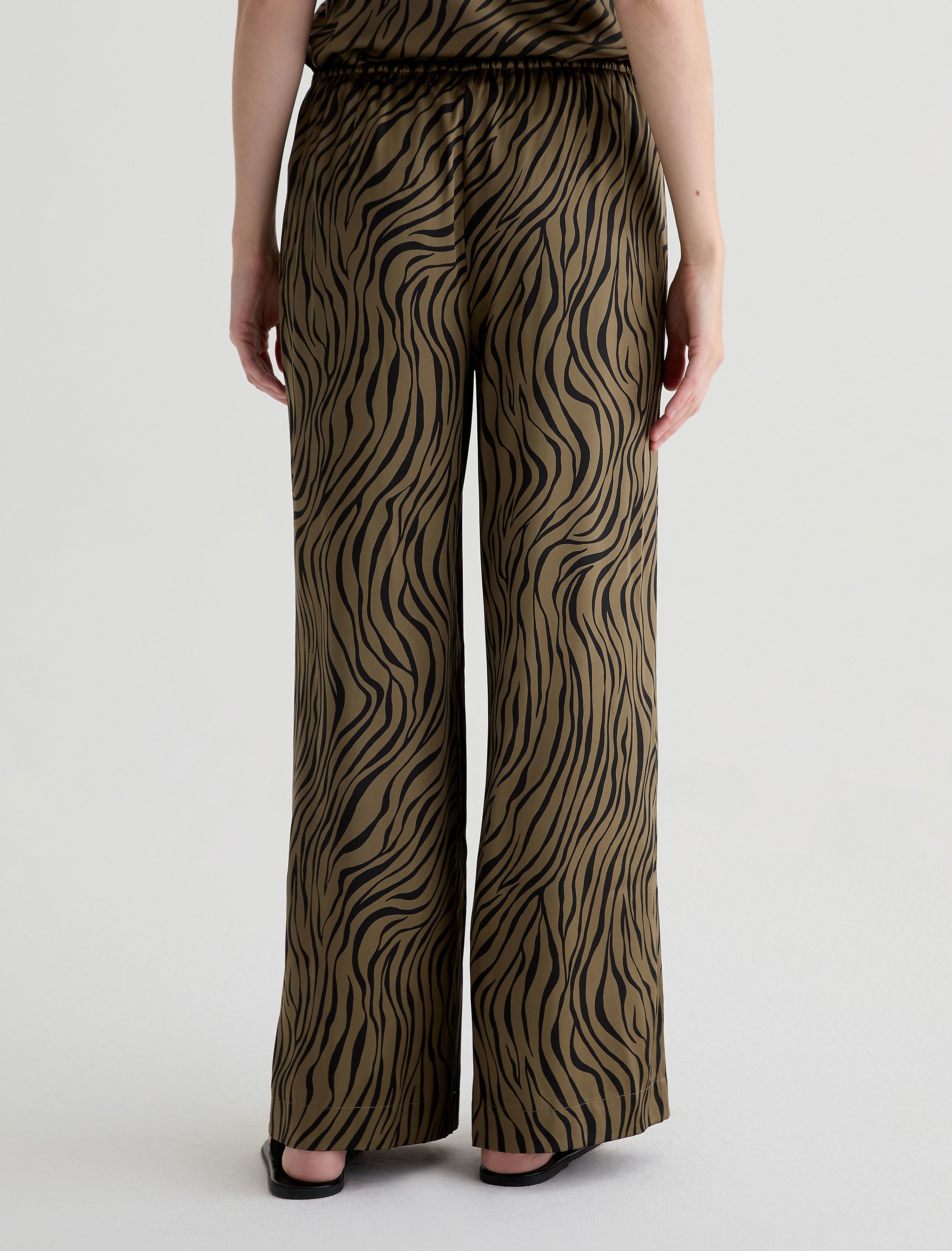Women Clara Modern Zebra Mossy Taupe/Black at AG Jeans
