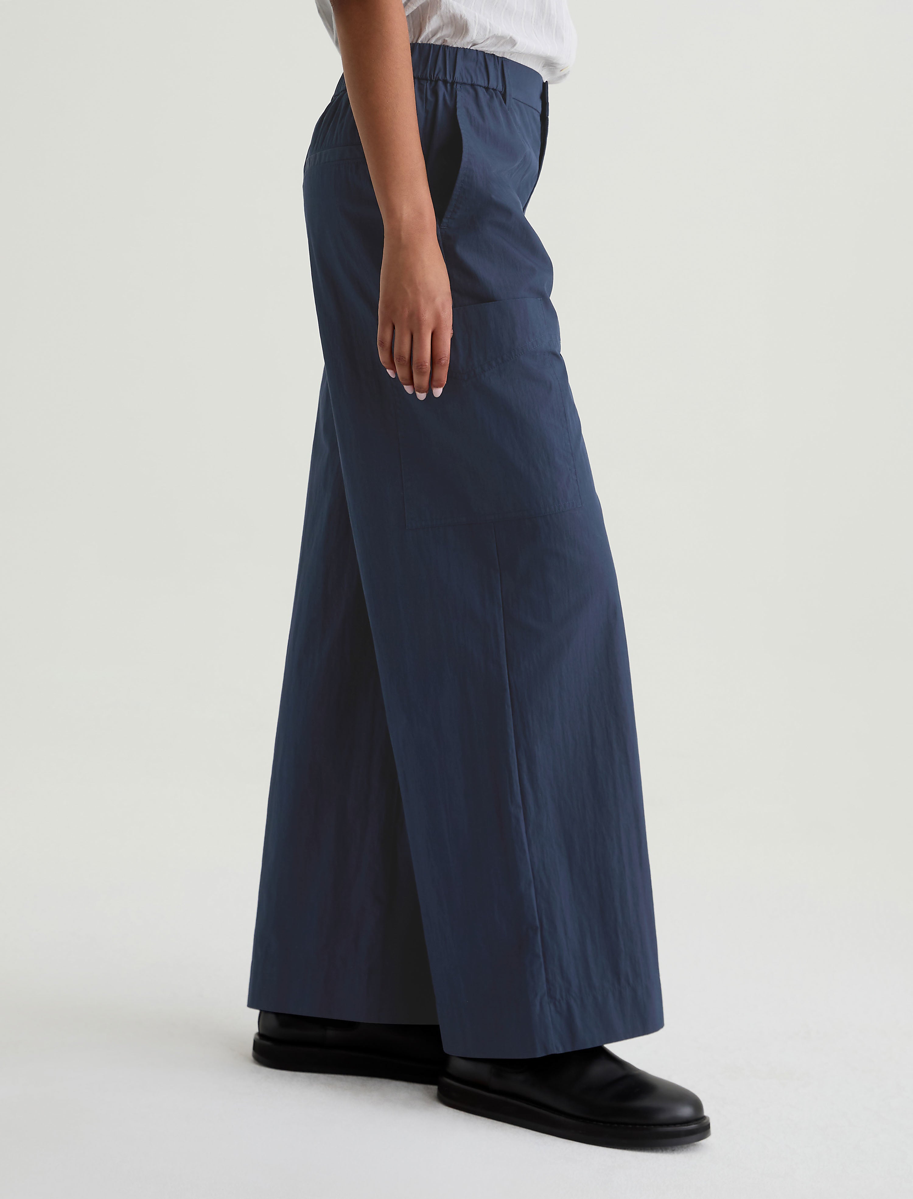 Women Linda Elastic Nylon Cargo Deep Trenches at AG Jeans Official