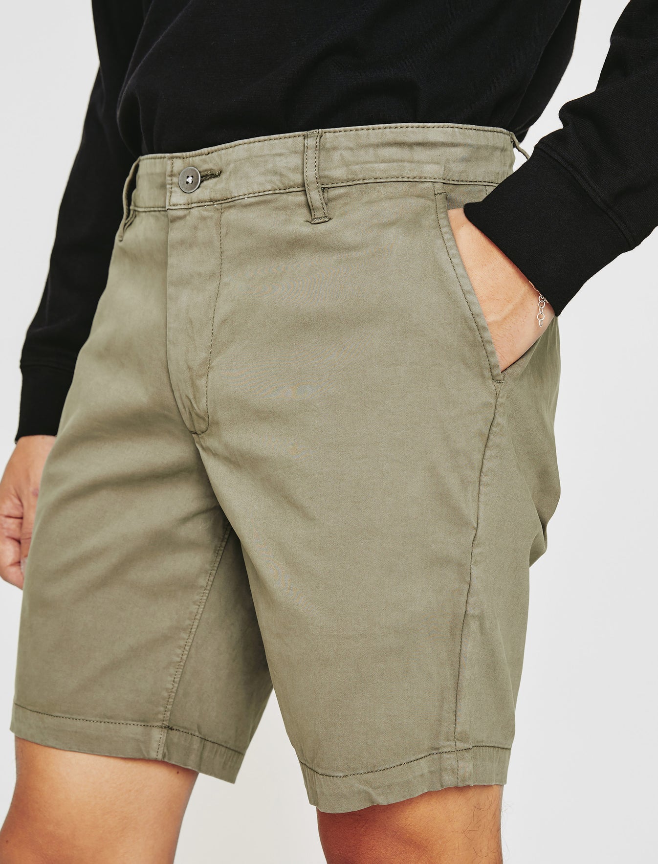 Wanderer Short Sulfur Dried Rosemary Slim Trouser Short Men Bottom Photo 3