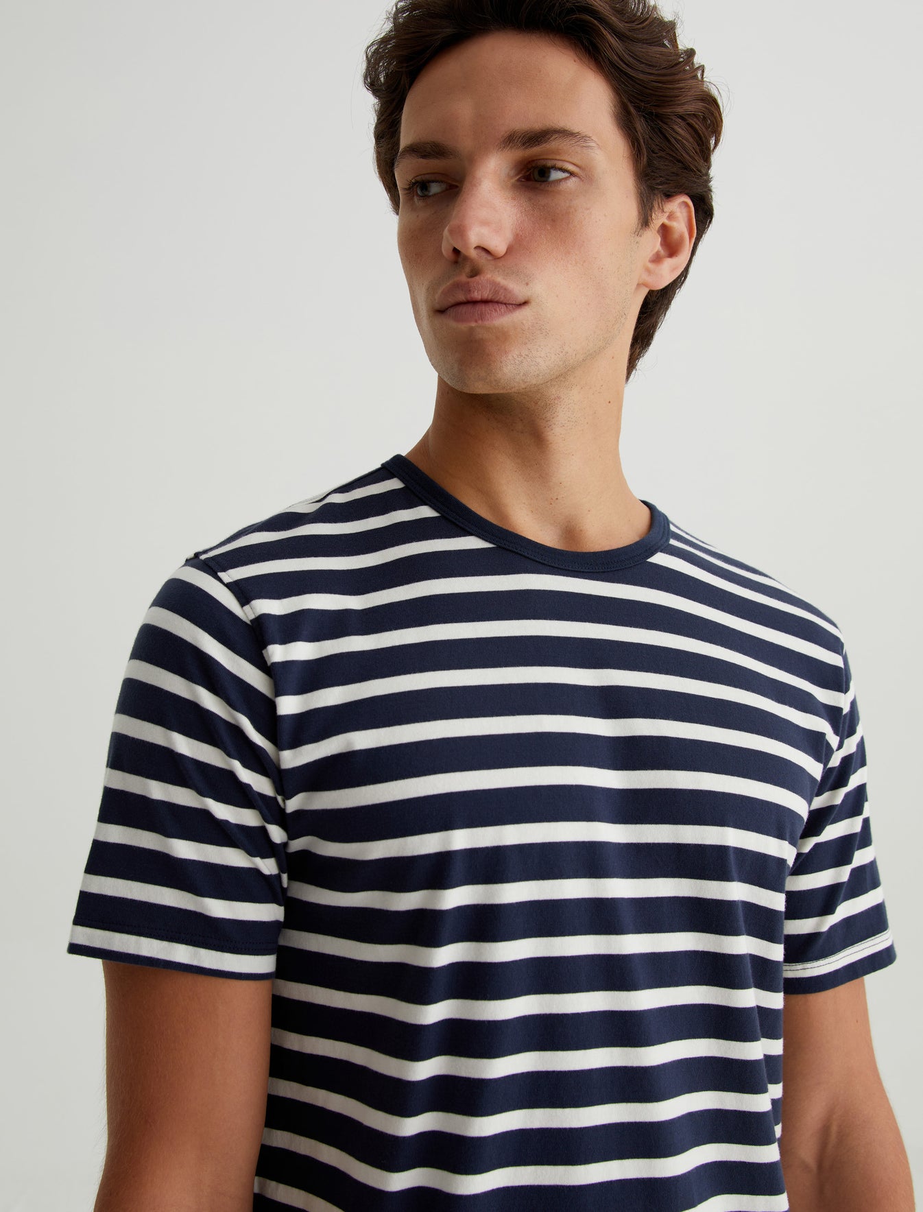 Bryce Crew Deep Navy/Ivory Dust Classic Fit Short Sleeve Crew Neck T-Shirt Mens Top Photo 3