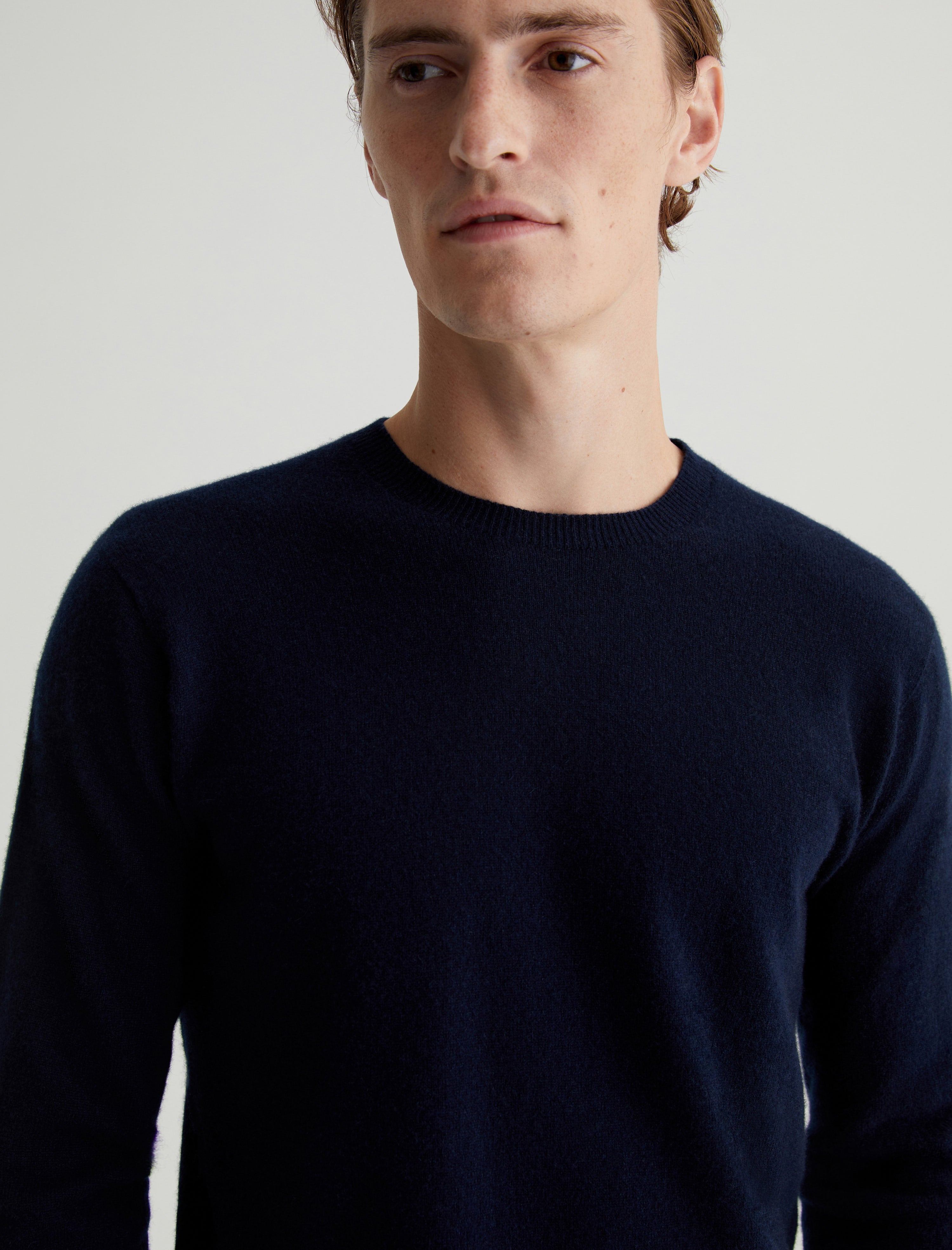Beck Crew Navy Night Classic Long Sleeve Crew Neck Cashmere Sweater Photo 3