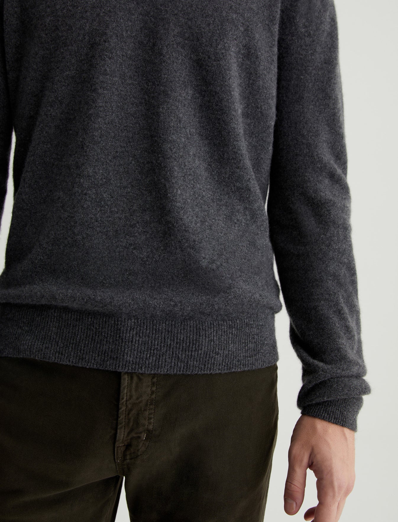 Beck Vee Legendary Grey Classic Long Sleeve Vee Neck Cashmere Sweater Photo 3