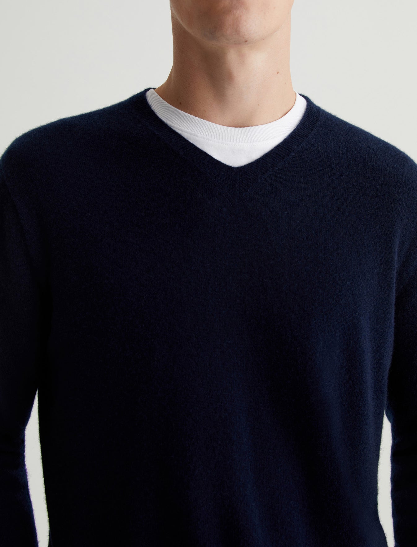 Beck Vee Navy Night Classic Long Sleeve Vee Neck Cashmere Sweater Photo 3