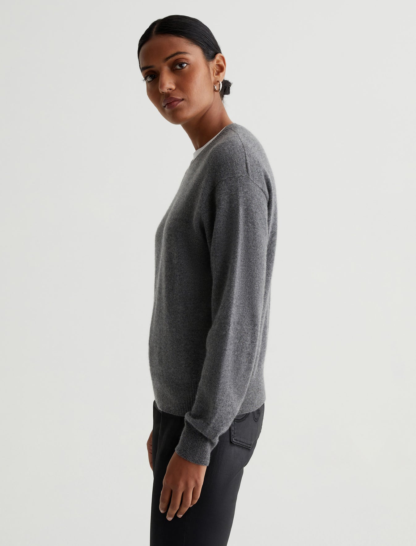 Gemma Crew Equinox Charcoal Relaxed Crew Neck Cashmere Sweater Photo 5