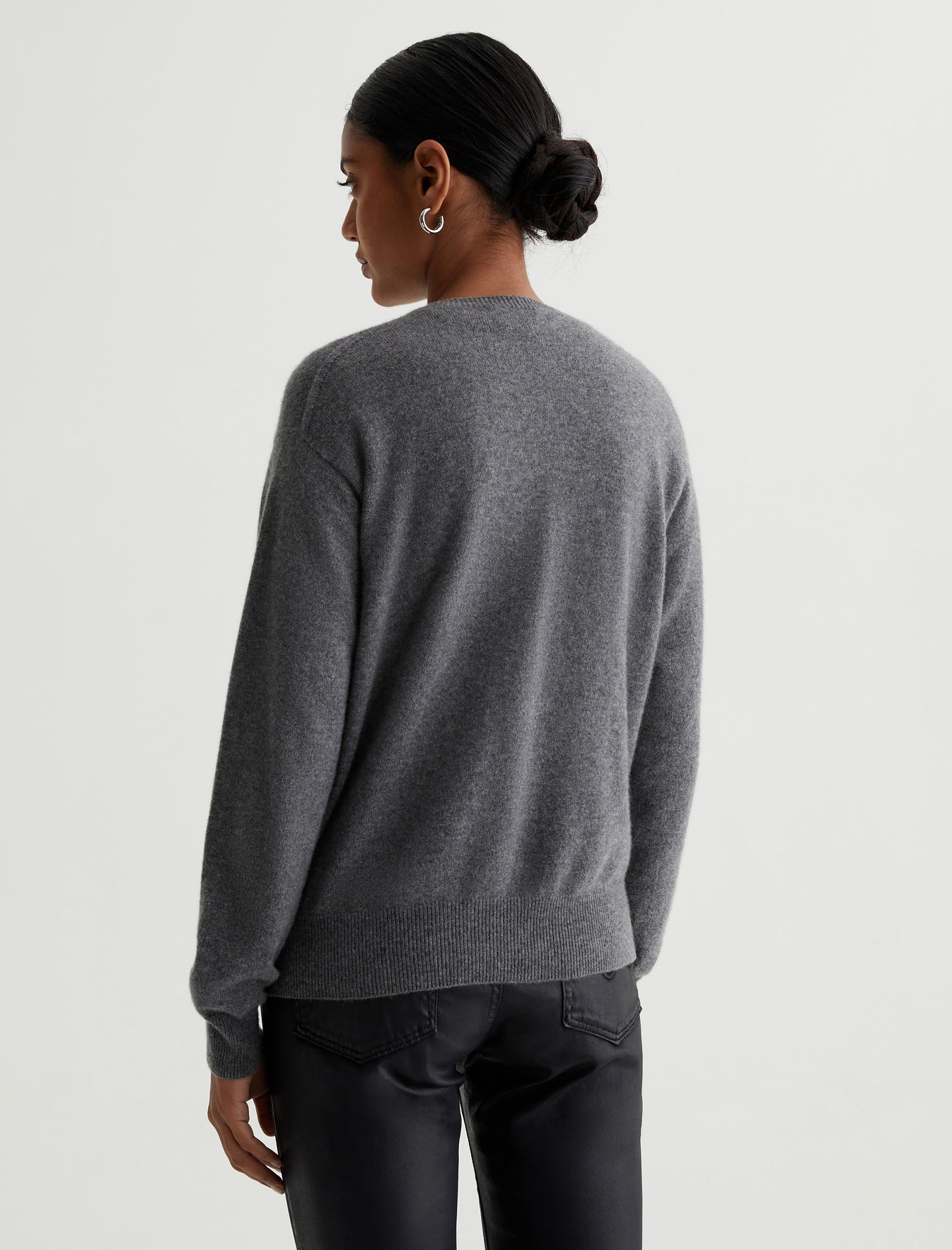 Gemma Crew Equinox Charcoal Relaxed Crew Neck Cashmere Sweater Photo 6