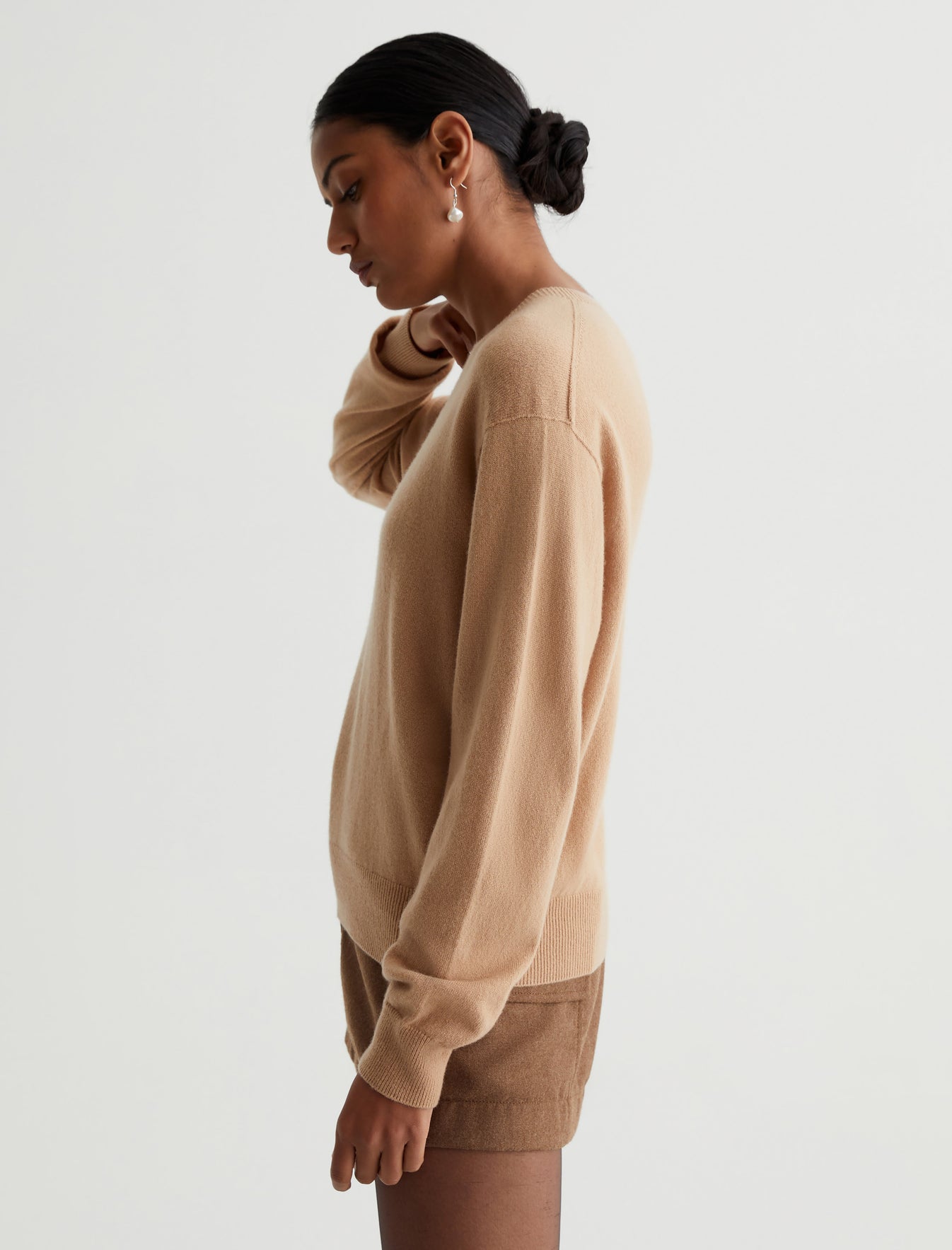 Gemma Crew Golden Camel Relaxed Crew Neck Cashmere Sweater Photo 5