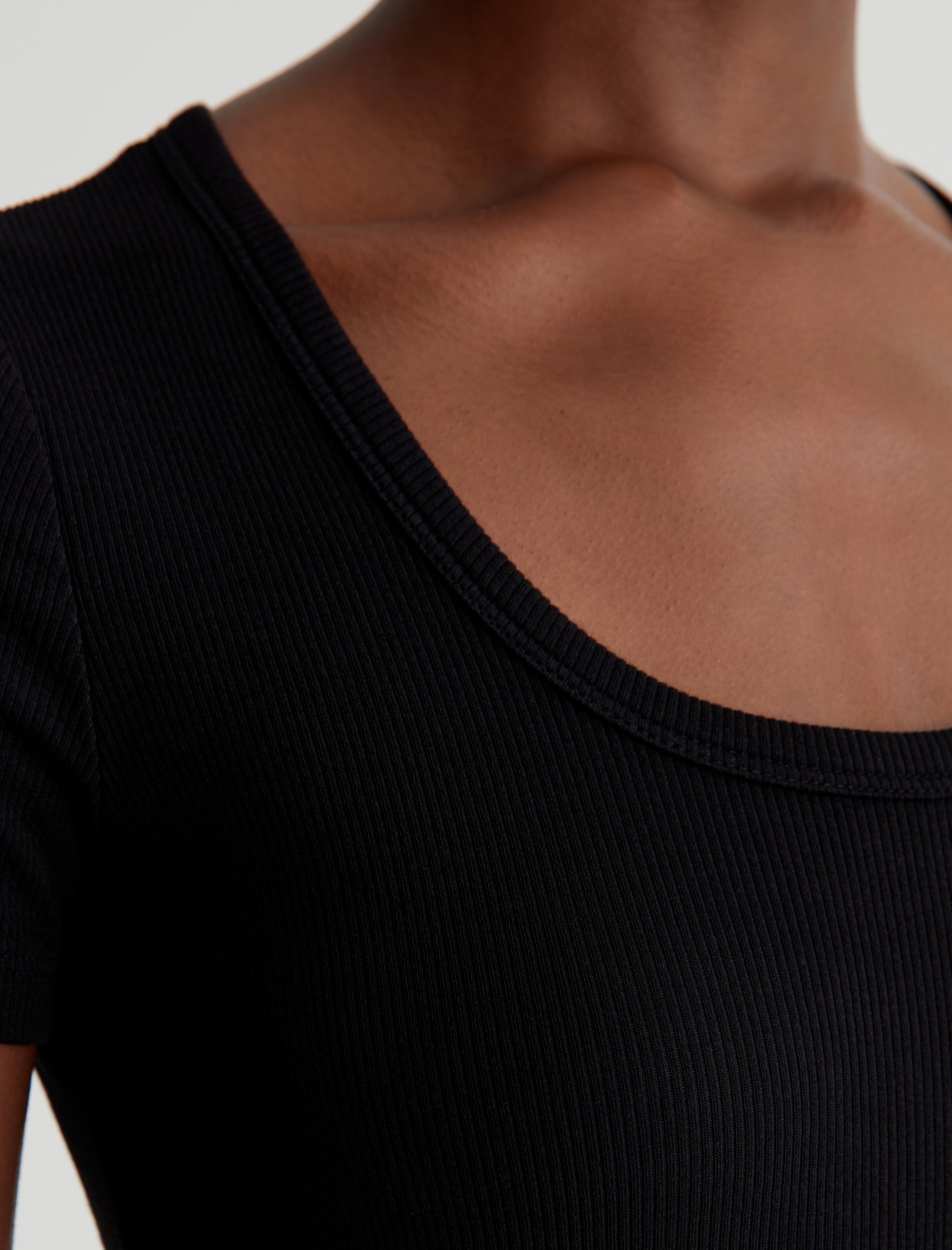 Jessie Top True Black Slim Fit S/S Scoop Neck T-Shir Women Top Photo 5