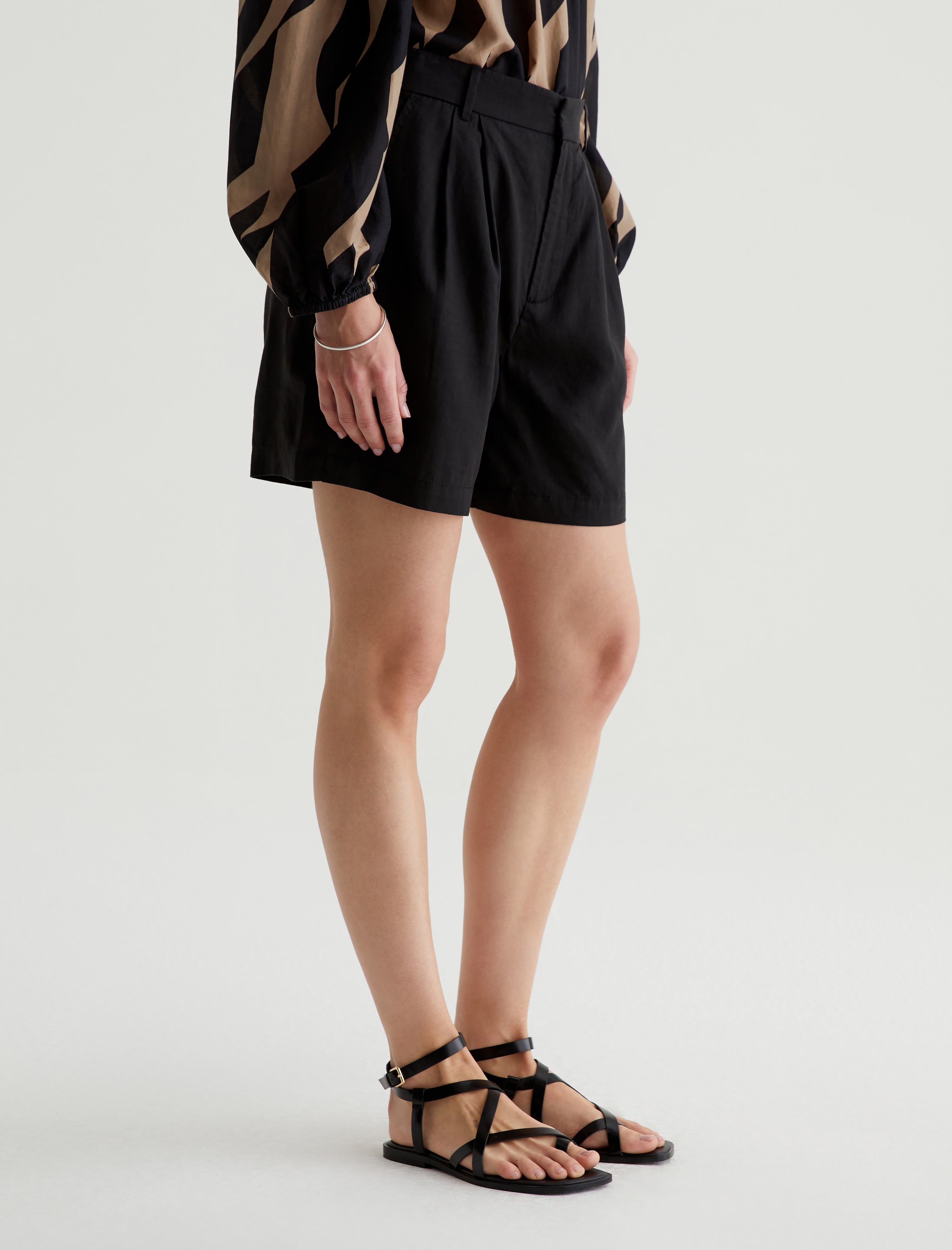 Sora Short True Black Pleated Shorts Women Bottom Photo 5