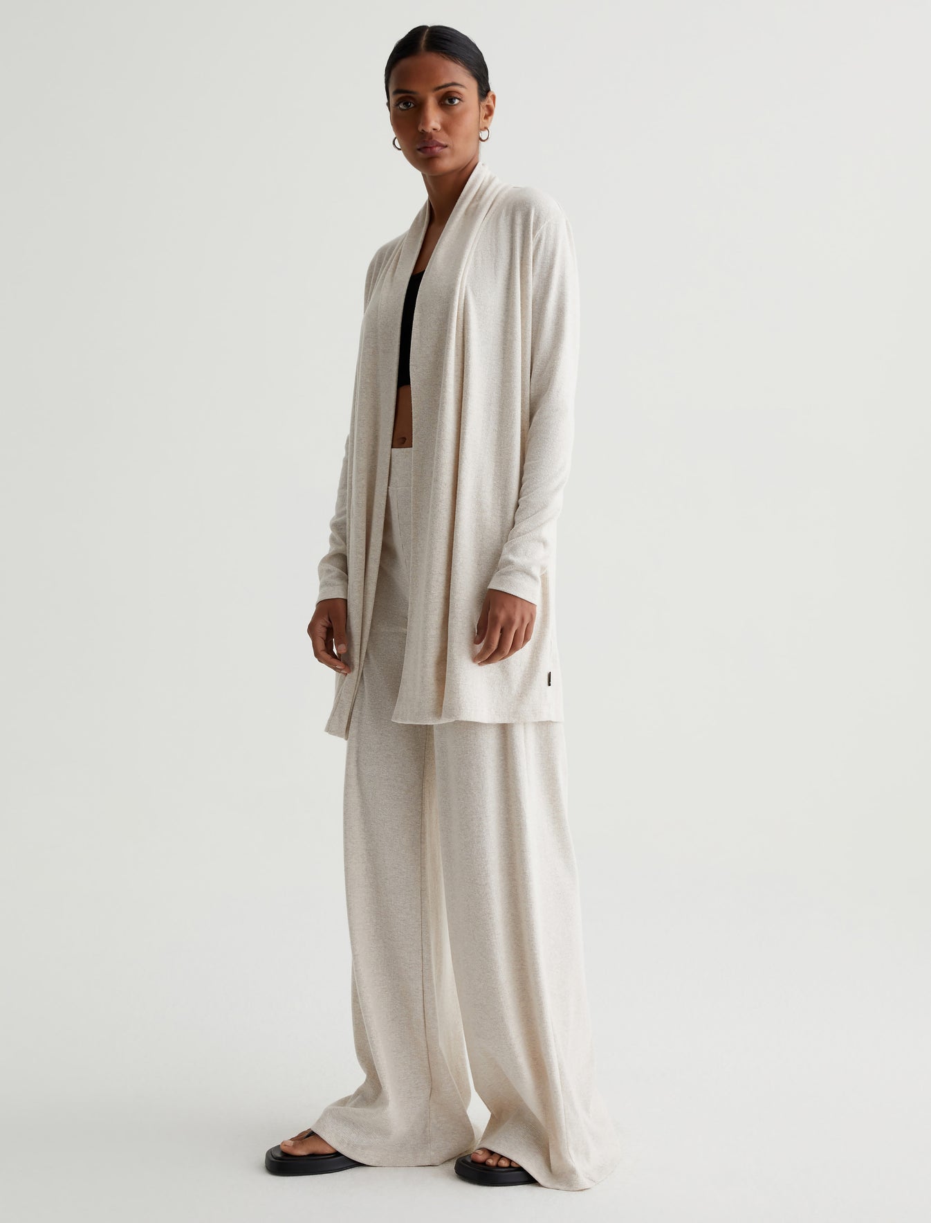 Saamie Cardigan Snow White Classic Ribbed Cardigan Photo 5
