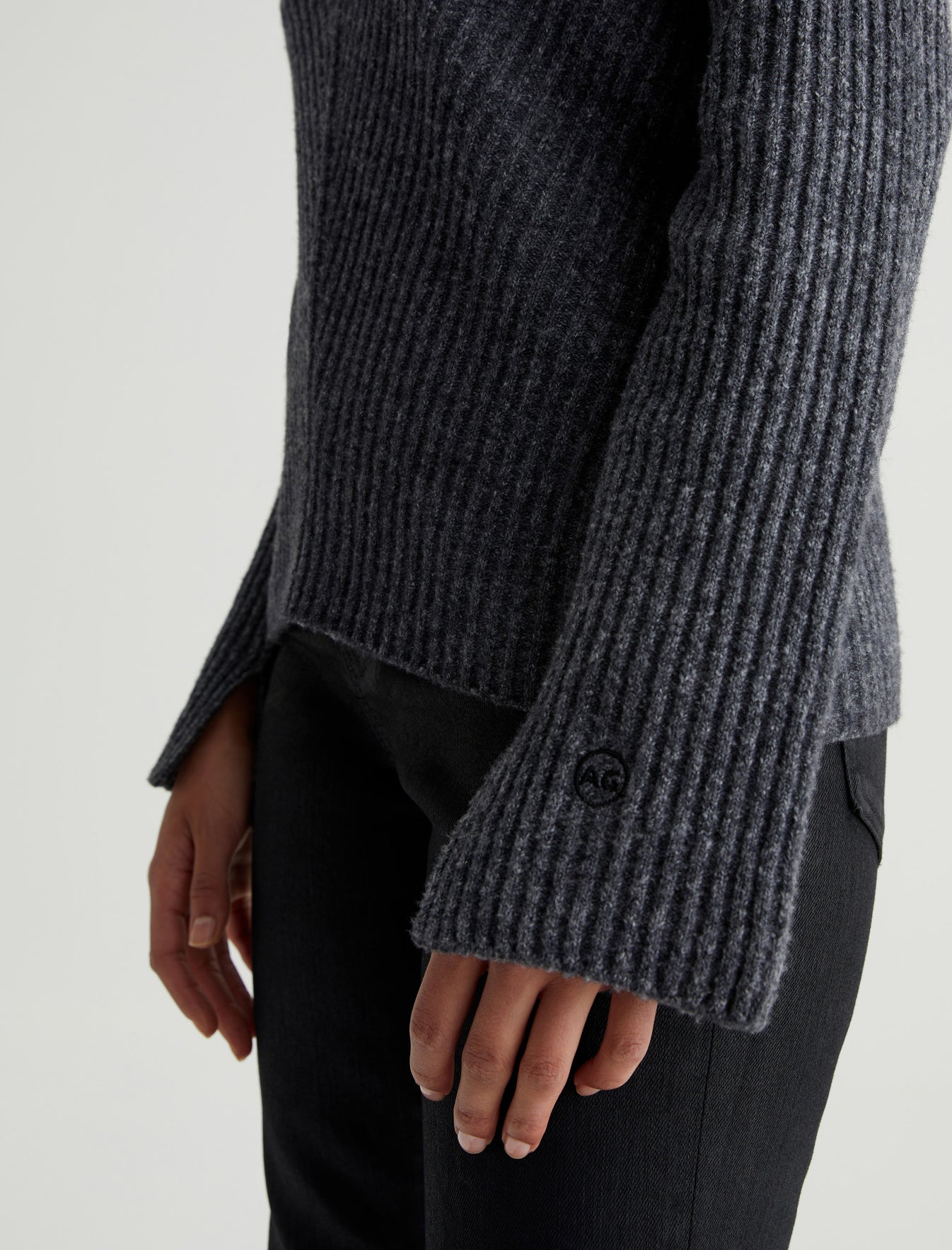 Naemi Relaxed Vee Neck Sweater Heather Photo 5