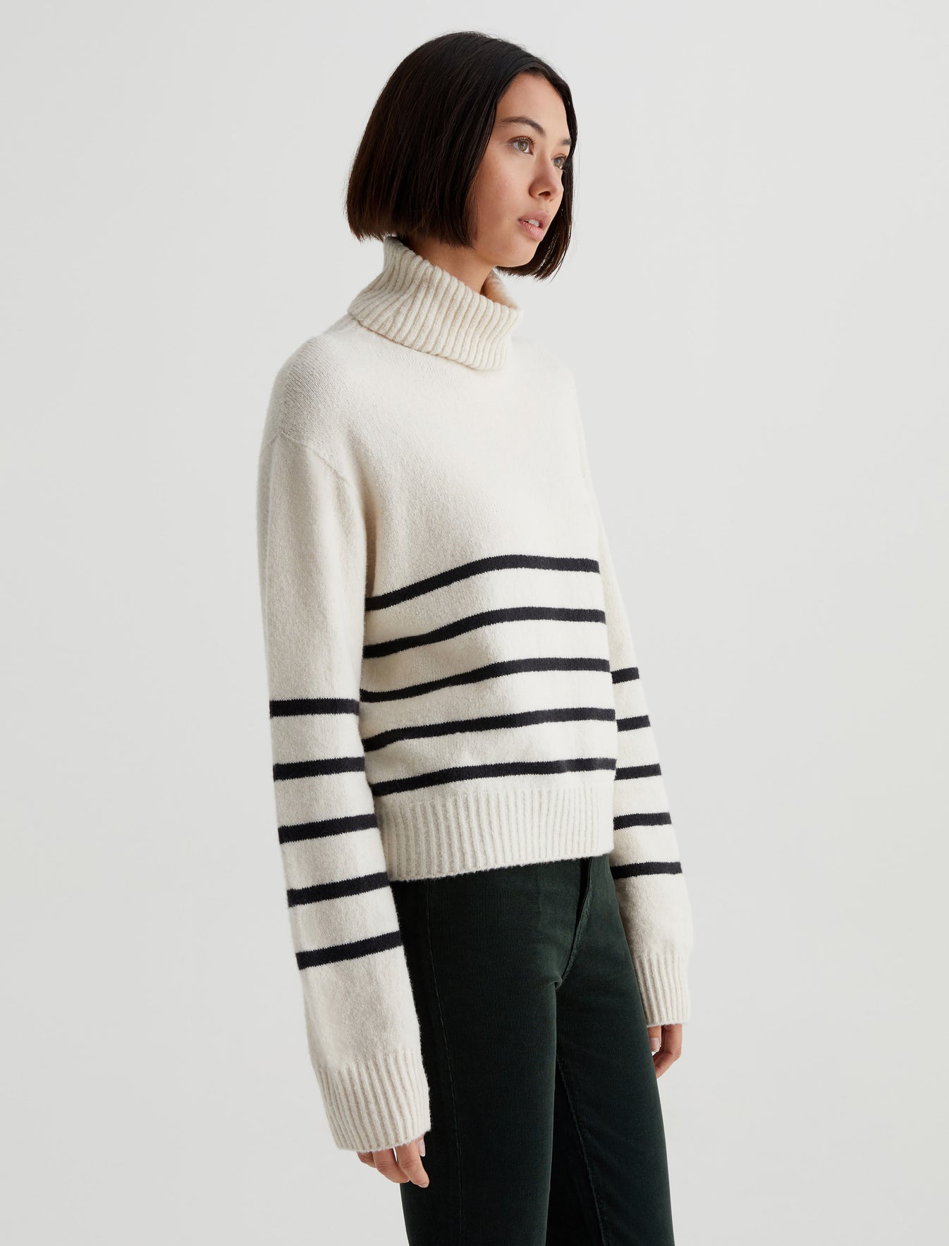 Bellona Ivory Dust/True Black Relaxed Fit Turtleneck Sweater Womens Top Photo 4