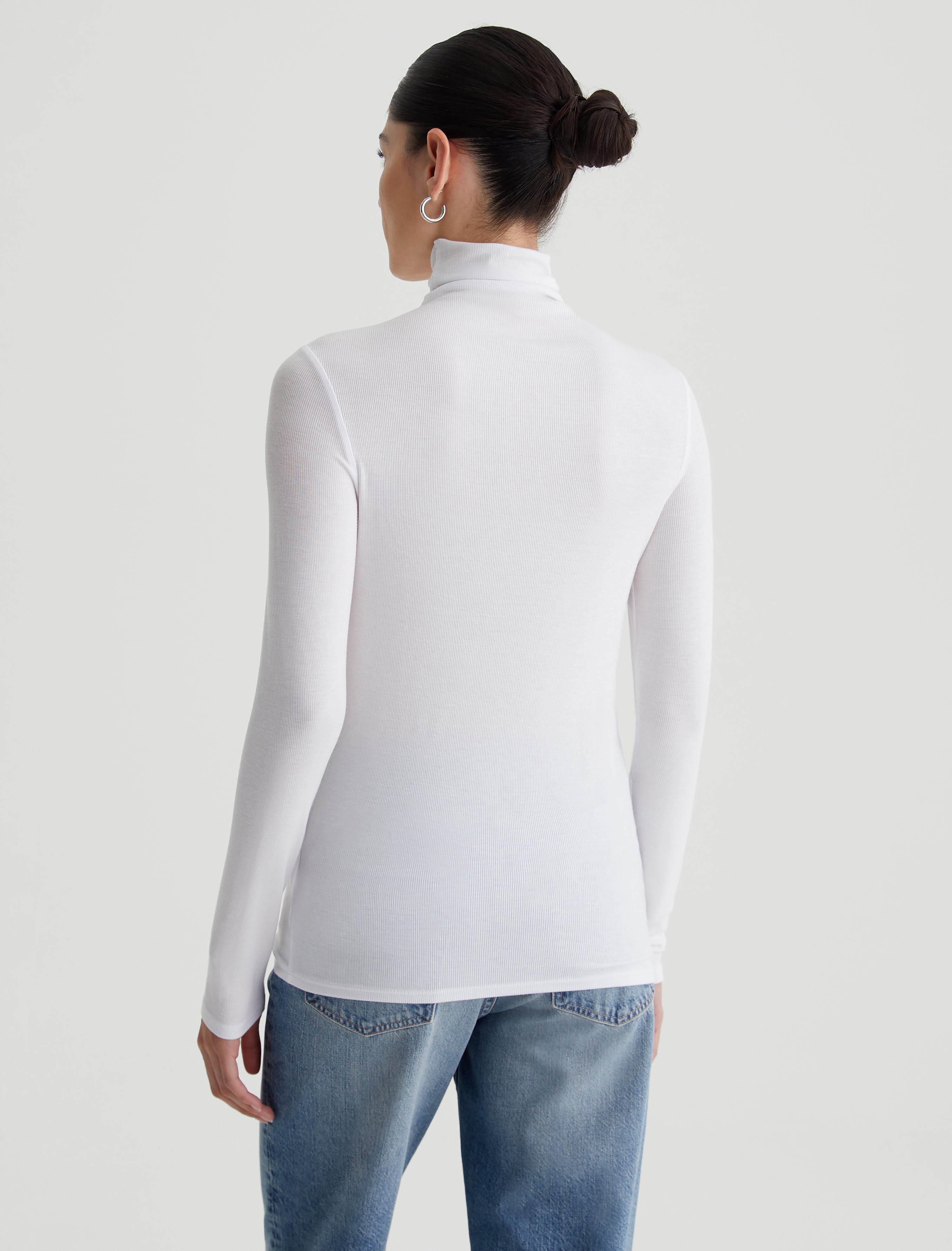 Chels turtleneck True White Womens Top Photo 6