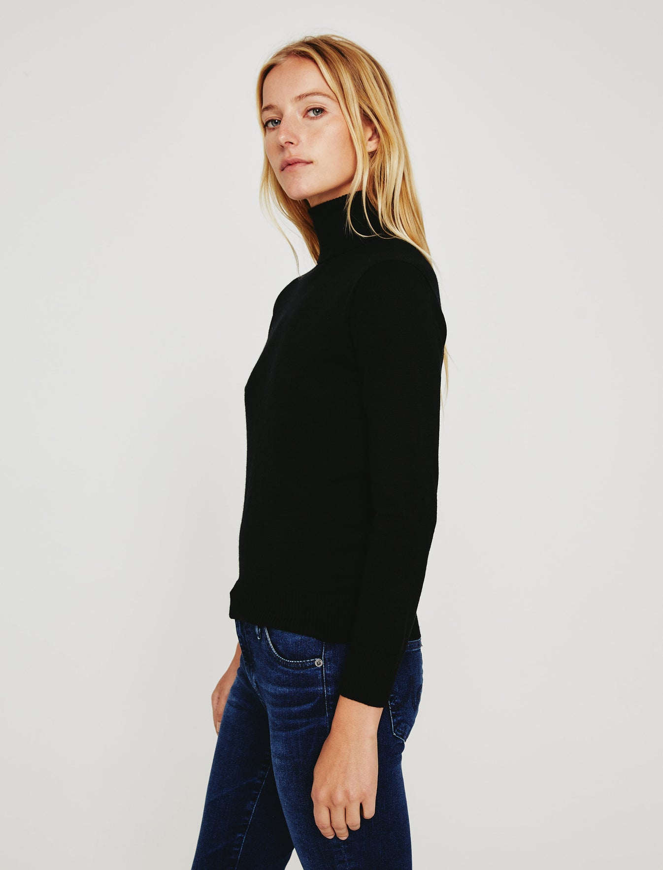 Zuri Vee Oatmilk Classic Fit Long Sleeve Vee Neck Sweater Womens Top Photo 4