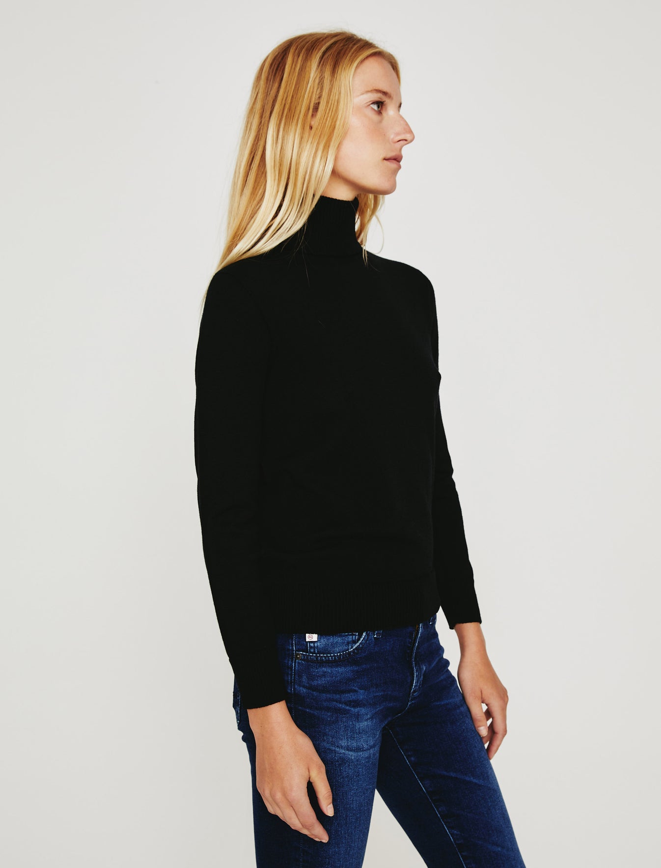 Zuri Vee Oatmilk Classic Fit Long Sleeve Vee Neck Sweater Womens Top Photo 5