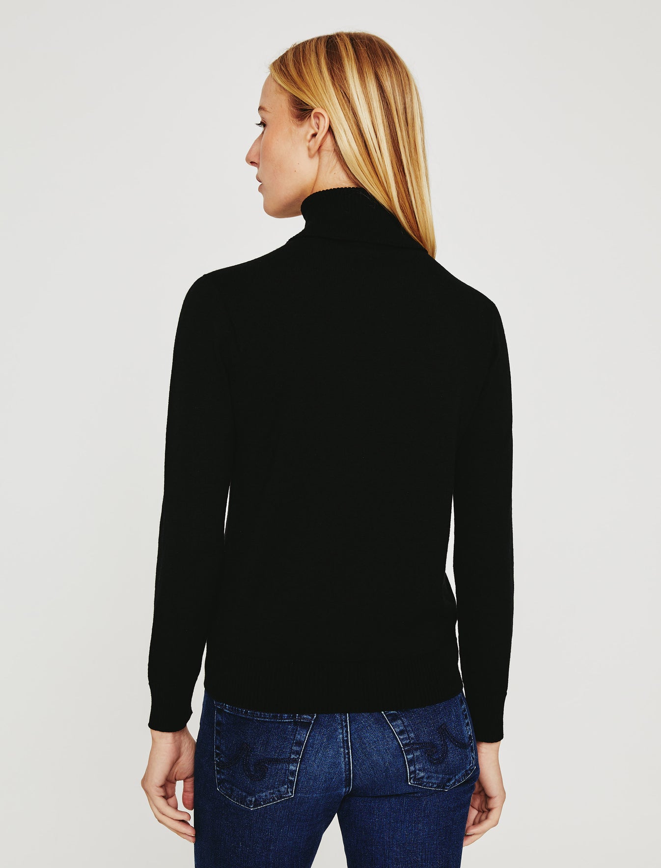 Zuri Vee Oatmilk Classic Fit Long Sleeve Vee Neck Sweater Womens Top Photo 6